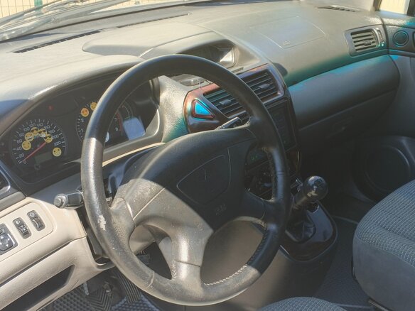 2003 Mitsubishi Space Wagon III, серебристый - вид 10