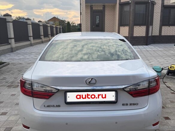 2015 Lexus ES 250 VI Рестайлинг, белый, 3000100 рублей - вид 5