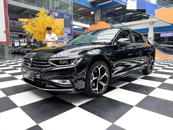 2022 Volkswagen Magotan B8 Рестайлинг, чёрный, 1950000 рублей - вид 2
