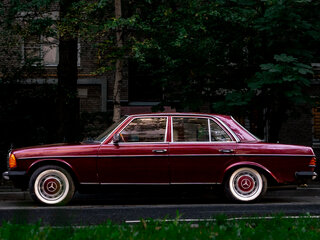 1976 Mercedes-Benz W123 200, пурпурный, 650000 рублей, вид 1