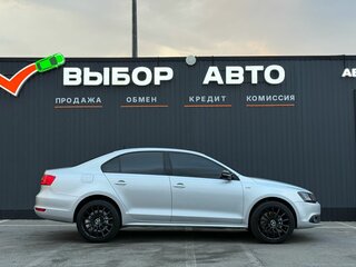 2013 Volkswagen Jetta VI, серебристый, 1390000 рублей, вид 3