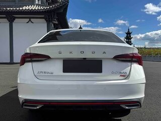 2022 Skoda Octavia IV (A8), белый, 1750000 рублей, вид 3