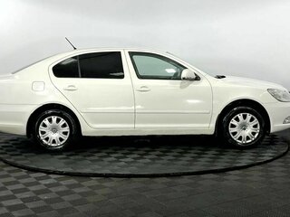2013 Skoda Octavia II (A5) Рестайлинг, белый, 820000 рублей, вид 5