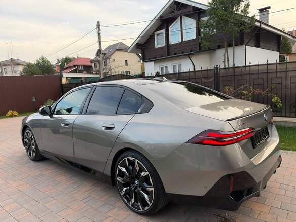 2026 BMW 5 серии 520d xDrive VIII (G60/G61/G68), серый, 9400000 рублей - вид 6