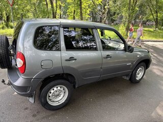 2013 Chevrolet Niva I Рестайлинг, серый, 500000 рублей, вид 4