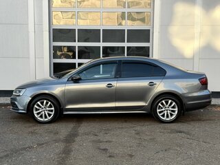 2016 Volkswagen Jetta VI Рестайлинг, серый, 900000 рублей, вид 2