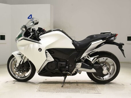2010 Honda VFR 1200, белый, 829000 рублей, вид 1