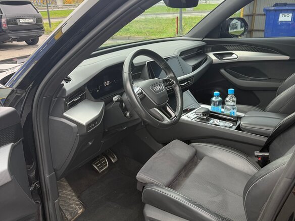 2023 Audi Q6 45 TFSI, чёрный, 5000000 рублей - вид 8