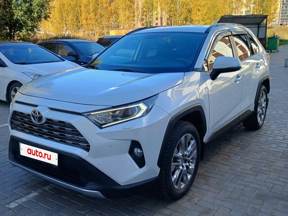 2021 Toyota RAV4 V (XA50), белый - вид 1
