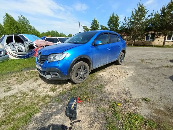 2021 Renault Logan Stepway II Рестайлинг, синий, 1074000 рублей