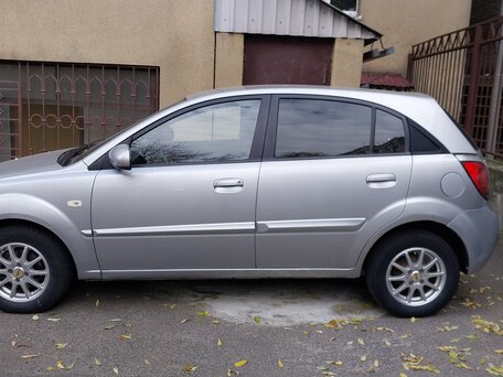 2009 Kia Rio II Рестайлинг, серебристый, 440000 рублей, вид 3