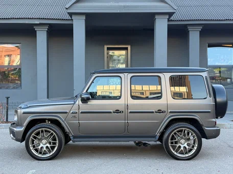 2025 Mercedes-Benz G-Класс AMG 63 AMG II (W465) Рестайлинг, золотистый, 27990000 рублей, вид 3