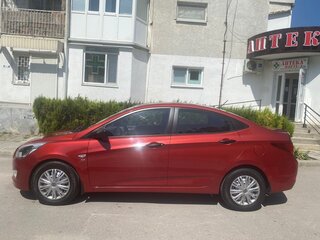2015 Hyundai Solaris I Рестайлинг, красный, 920000 рублей, вид 5