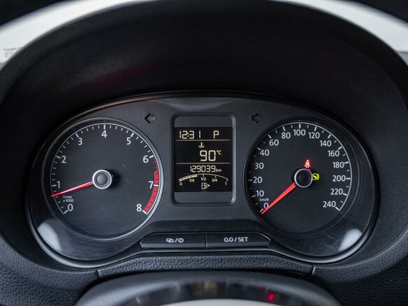 2019 Volkswagen Polo V Рестайлинг, красный, 1450000 рублей - вид 14