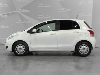 2010 Toyota Vitz II (XP90), белый, 650000 рублей, вид 2