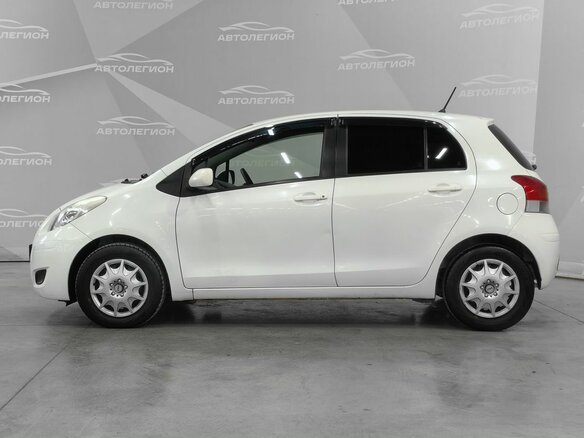2010 Toyota Vitz II (XP90), белый, 650000 рублей - вид 1