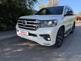 2017 Toyota Land Cruiser 200 Series Рестайлинг 2, белый, 6900000 рублей, вид 2