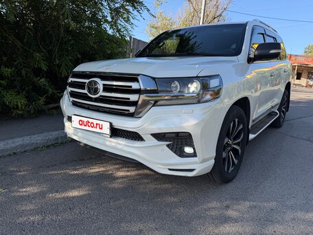 2017 Toyota Land Cruiser 200 Series Рестайлинг 2, белый, 6900000 рублей, вид 2