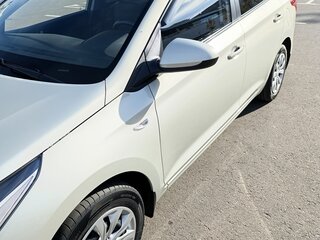2018 Hyundai Solaris II, бежевый, 1550000 рублей, вид 4