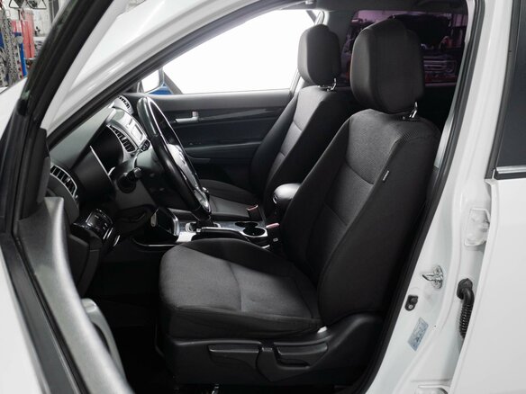 2015 Kia Sorento II Рестайлинг, белый, 1639000 рублей - вид 9