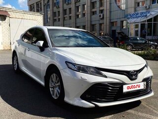 2020 Toyota Camry VIII (XV70), белый, 2100000 рублей, вид 1