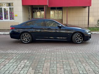 2021 BMW 5 серии 530d xDrive VII (G30/G31/G38) Рестайлинг, чёрный, 6230000 рублей, вид 4