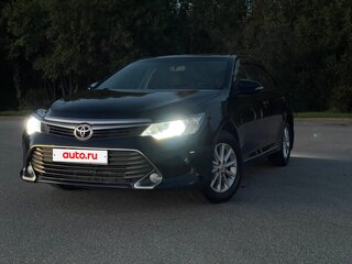 2015 Toyota Camry VII (XV50) Рестайлинг, чёрный, 2100000 рублей, вид 2