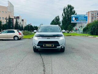 2014 Mitsubishi Outlander III Рестайлинг, серебристый, 1499000 рублей, вид 3