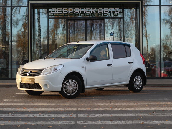 2013 Renault Sandero I, белый, 556000 рублей