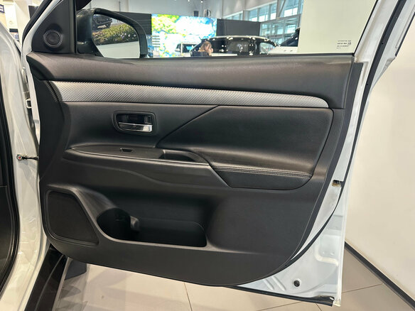 2014 Mitsubishi Outlander III Рестайлинг, белый, 1570000 рублей - вид 28