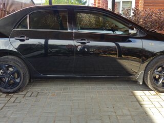2010 Toyota Corolla X (E140, E150) Рестайлинг, чёрный, 950000 рублей, вид 2