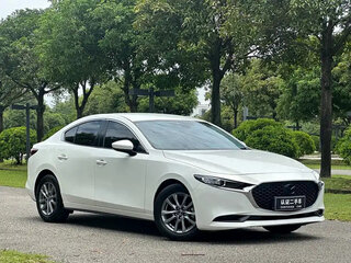 2022 Mazda 3 Axela IV (BP), белый, 1290005 рублей, вид 3