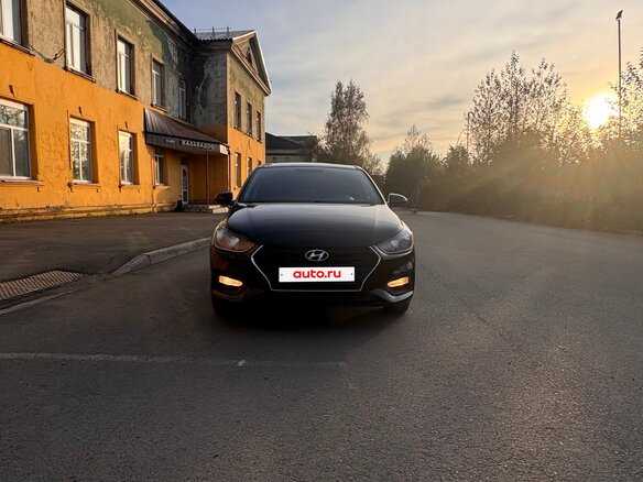 2017 Hyundai Solaris II, чёрный, 1050000 рублей - вид 2