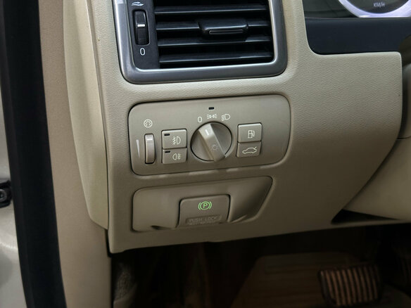 2011 Volvo XC70 II, бежевый, 1440000 рублей - вид 13