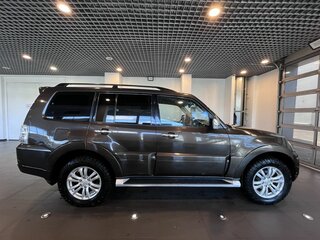 2017 Mitsubishi Pajero IV Рестайлинг 2, коричневый, 3150000 рублей, вид 2