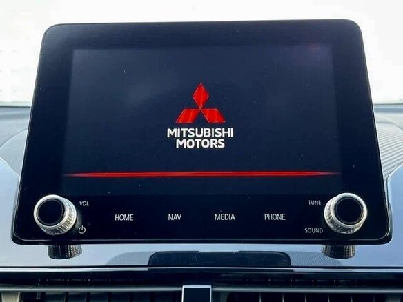 2023 Mitsubishi Eclipse Cross I Рестайлинг, серебристый, 1875000 рублей - вид 8