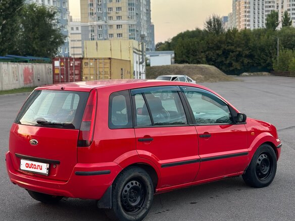 2005 Ford Fusion I, красный, 220000 рублей - вид 2