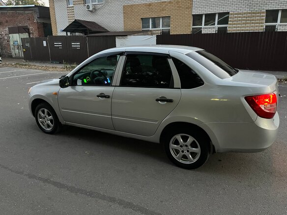 2012 Lada (ВАЗ) Granta I, серебристый, 387000 рублей - вид 4