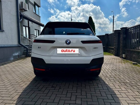 2024 BMW iX xDrive50 I (I20), белый, 5200000 рублей - вид 1