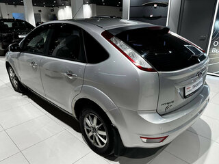 2011 Ford Focus II Рестайлинг, серебристый, 438000 рублей, вид 3