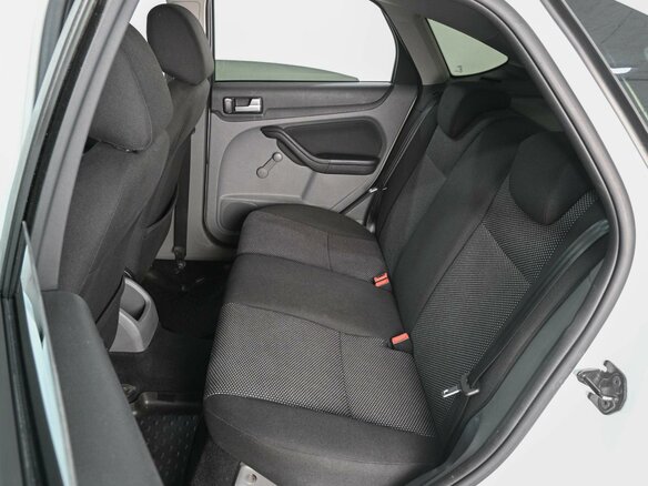 2010 Ford Focus II Рестайлинг, белый, 700000 рублей - вид 8