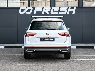 2020 Volkswagen Tiguan II Рестайлинг, белый, 2969000 рублей, вид 4