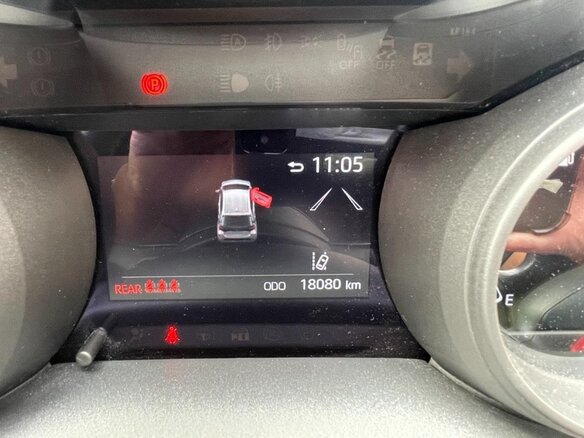 2023 Toyota Yaris IV, красный, 1073000 рублей - вид 19