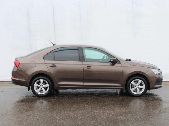 2020 Skoda Rapid II, коричневый, 1470000 рублей - вид 7