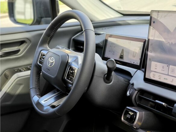 2026 Toyota RAV4 VI (XA60), чёрный, 4550000 рублей - вид 22