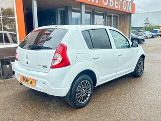 2013 Renault Sandero I, белый, 589000 рублей, вид 4