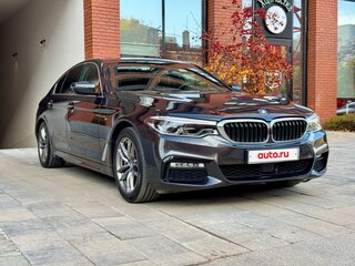 2017 BMW 5 серии 530i xDrive VII (G30/G31/G38), белый, 4350000 рублей, вид 3