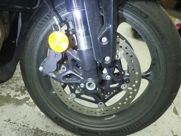 2024 Triumph Daytona 660, белый, 899000 рублей - вид 9