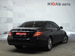2017 Mercedes-Benz E-Класс 200 V (W213, S213, C238), чёрный, 2580000 рублей, вид 4
