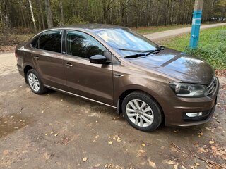 2017 Volkswagen Polo V Рестайлинг, коричневый, 1100000 рублей, вид 2